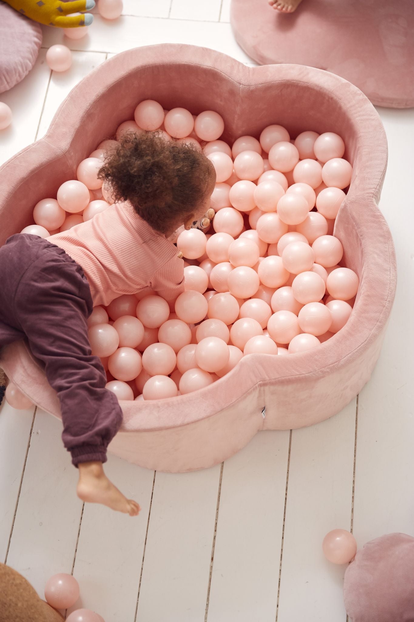 Velvet Flower Ball Pit – Baby Pink – 200 Balls