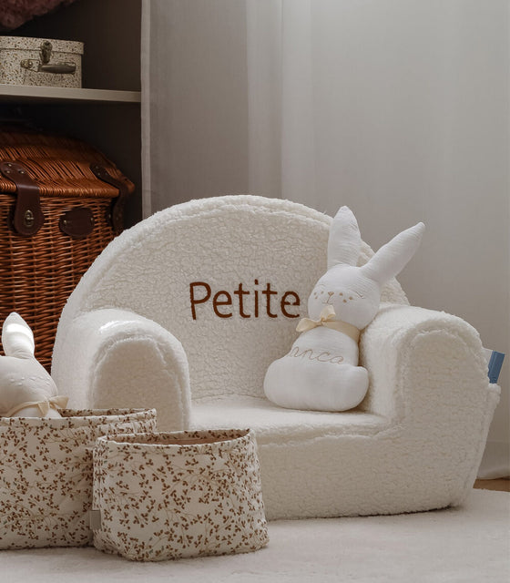 Personalized White Fur Kids Armchair with Name Embroidery – Comfortable and Soft Seating for Children