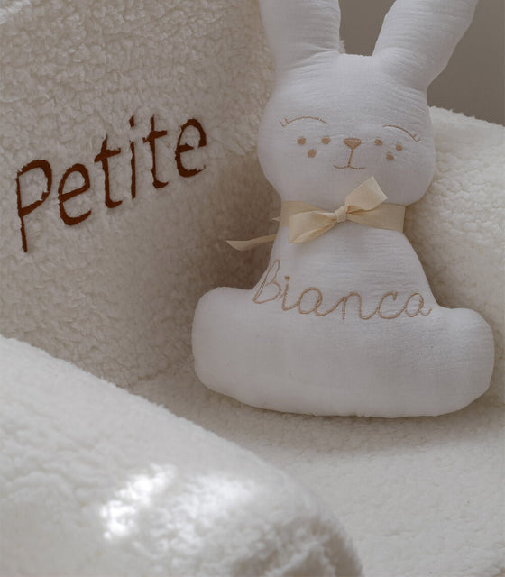 Personalized White Fur Kids Armchair with Name Embroidery – Comfortable and Soft Seating for Children