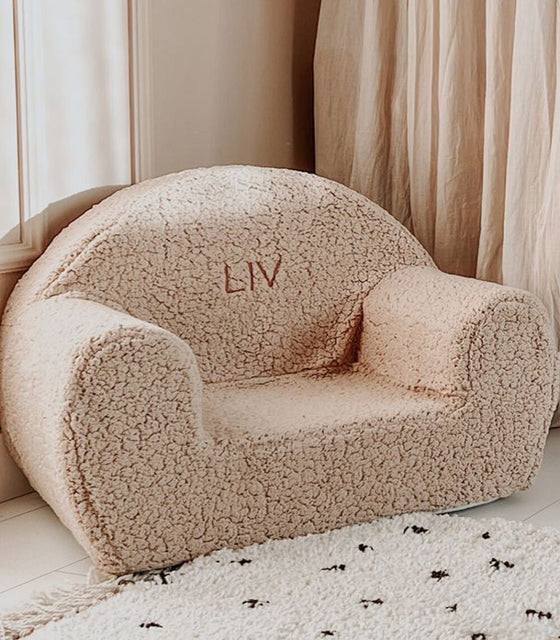 Personalized Kids Faux Fur Chair with Embroidered Name – Soft and Comfortable Beige Seat for Children